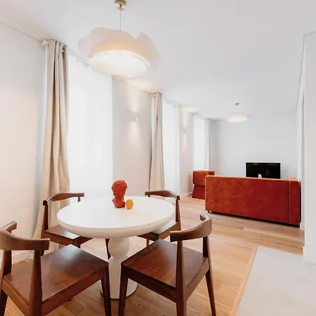 Mary Orange - No 236 1e - Sophisticated Two-bedroom Getaway Apartment