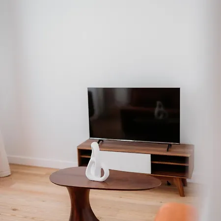 Mary Orange - No 236 1e - Sophisticated Two-bedroom Getaway * Lisboa